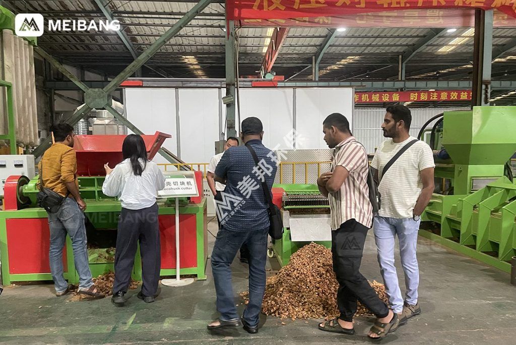 广交会期间大批东南亚客商专程到访美邦集团工厂考察椰糠生产线设备